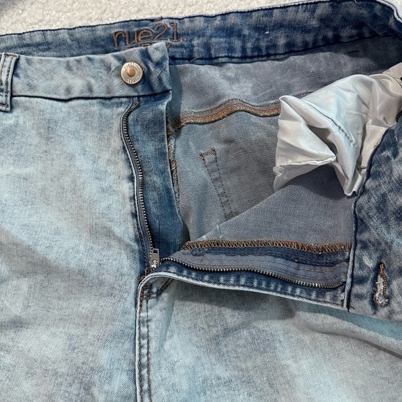 Plus Size 22 Rue21 Light Blue Distressed Mom Jeans - Picture 3 of 6